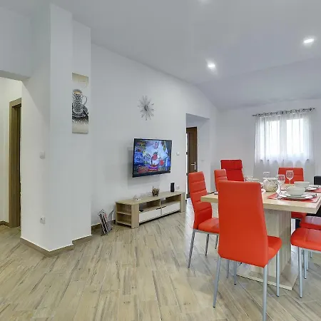 Tatil Evi Pleasant In With Pool
