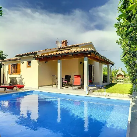 Pleasant In With Pool Tatil Evi Ližnjan