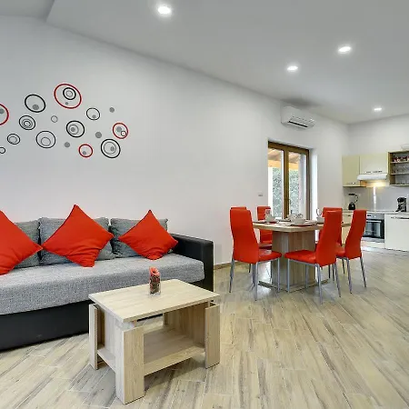 Tatil Evi Pleasant In With Pool